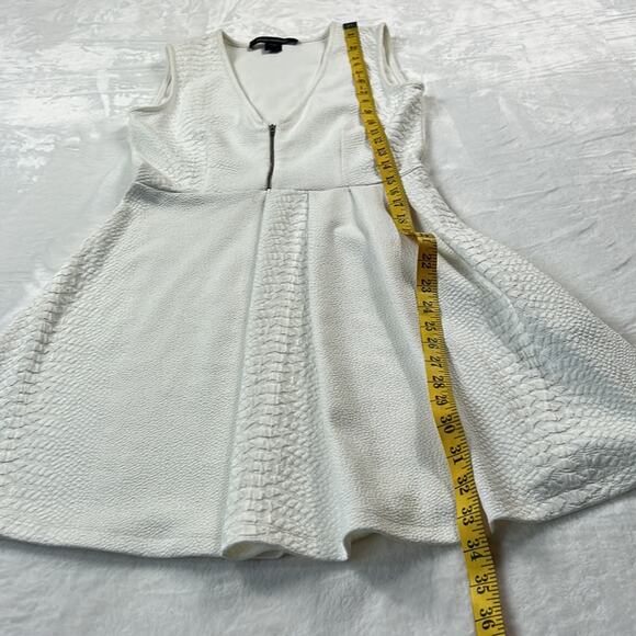 French Connection pleated front zip up bust fit and flare dress, size 8 - Picture 3 of 7